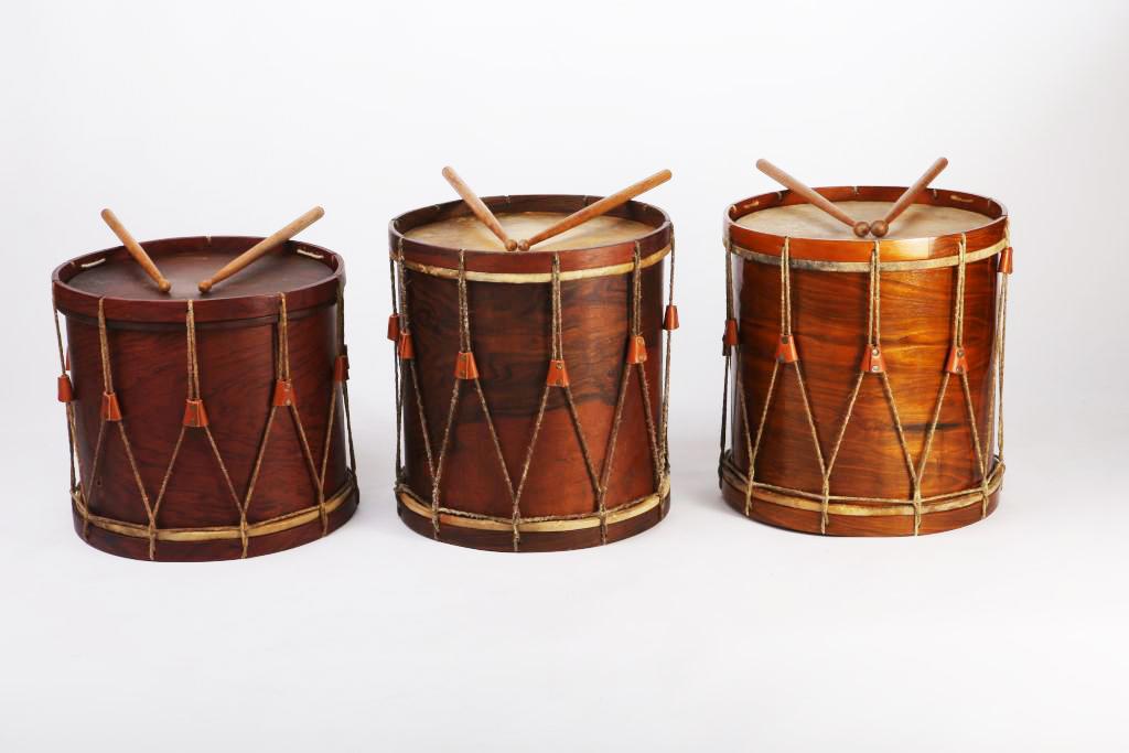 tres timbals baquetes de castat frontal 1024 683 | Timbals Artesans